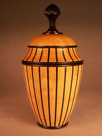 Lidded Urn 04