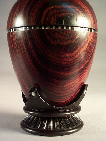 Lidded Urn 07b