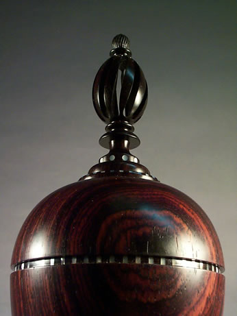 Lidded Urn 07c